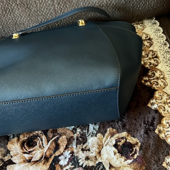 MICHAEL KORS Navy Blue Leather Jet Set Travel Gold-Tone Hardware Tote Handbag - Picture 13 of 16